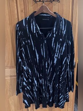 Snapdragon & Twig Abstract Print Button Front Tunic Top Black Gray Medium